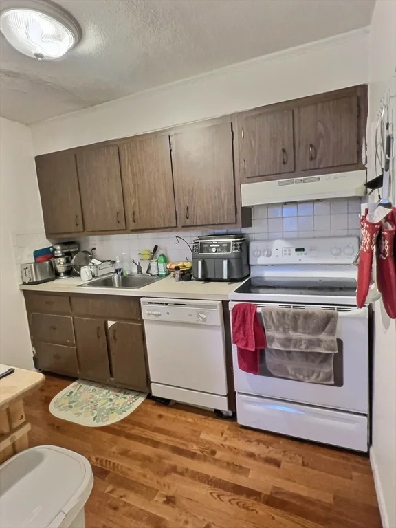 1 bed, 1 bath apartment for rent at 1027 Commonwealth Ave Unit 36, Allston — photo 3 of 5