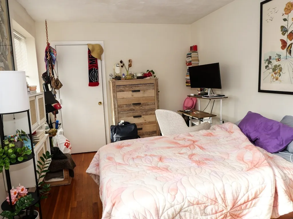 Studio bed, 1 bath apartment for rent at 1027 Commonwealth Ave Unit 10, Allston — photo 5 of 7
