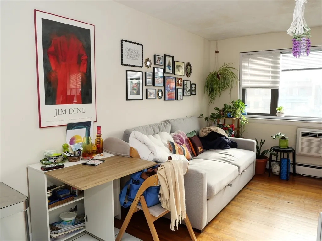 Studio bed, 1 bath apartment for rent at 1027 Commonwealth Ave Unit 10, Allston — photo 1 of 7