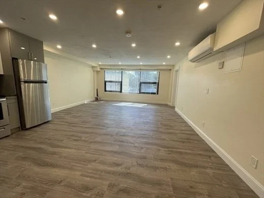 Studio bed, 1 bath apartment for rent at 1028 Commonwealth Ave Unit 204, Coolidge Corner — photo 3 of 4