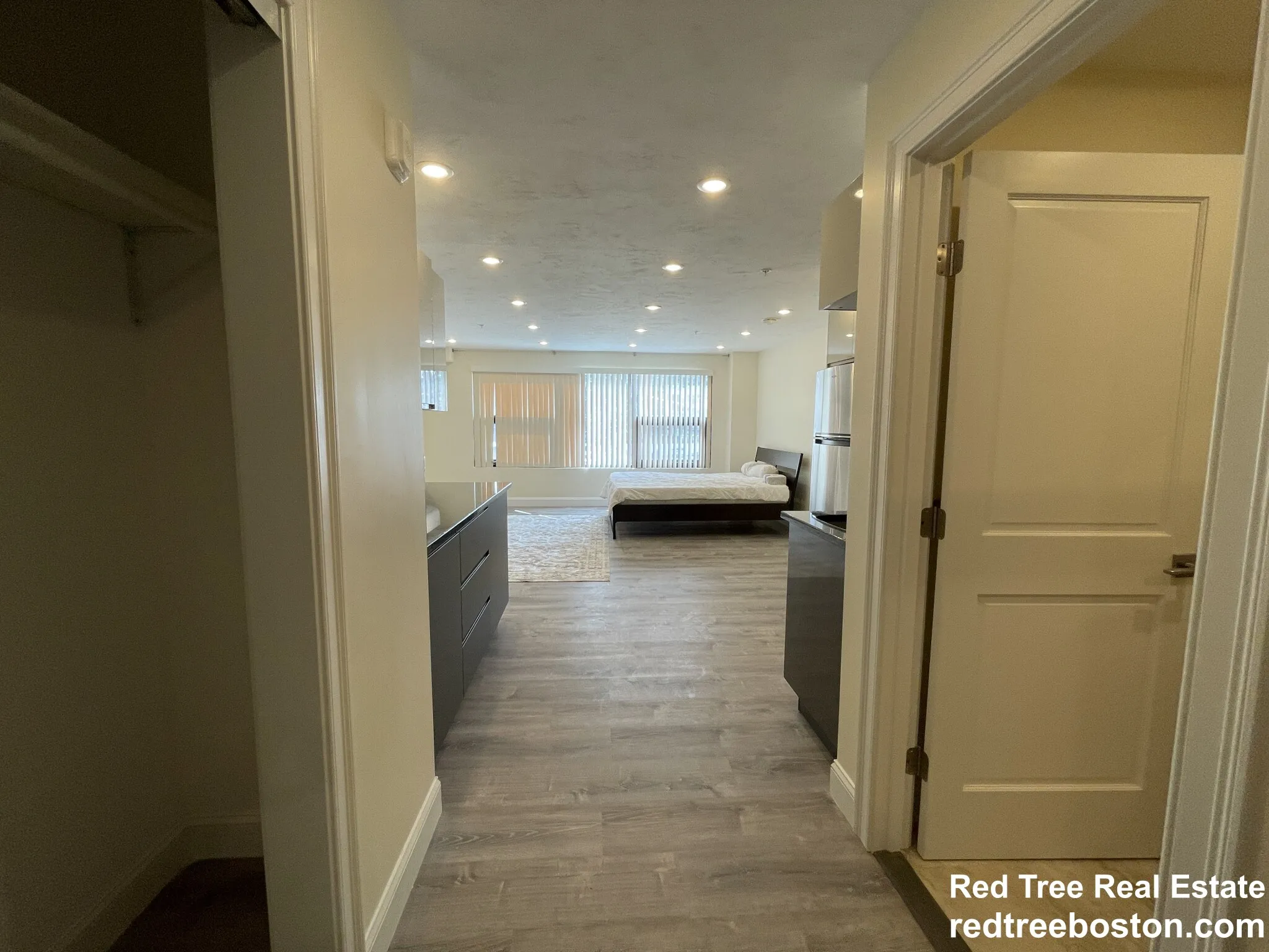 Studio bed, 1 bath apartment for rent at 1028 Commonwealth Ave Unit 206, North Brookline — photo 4 of 19
