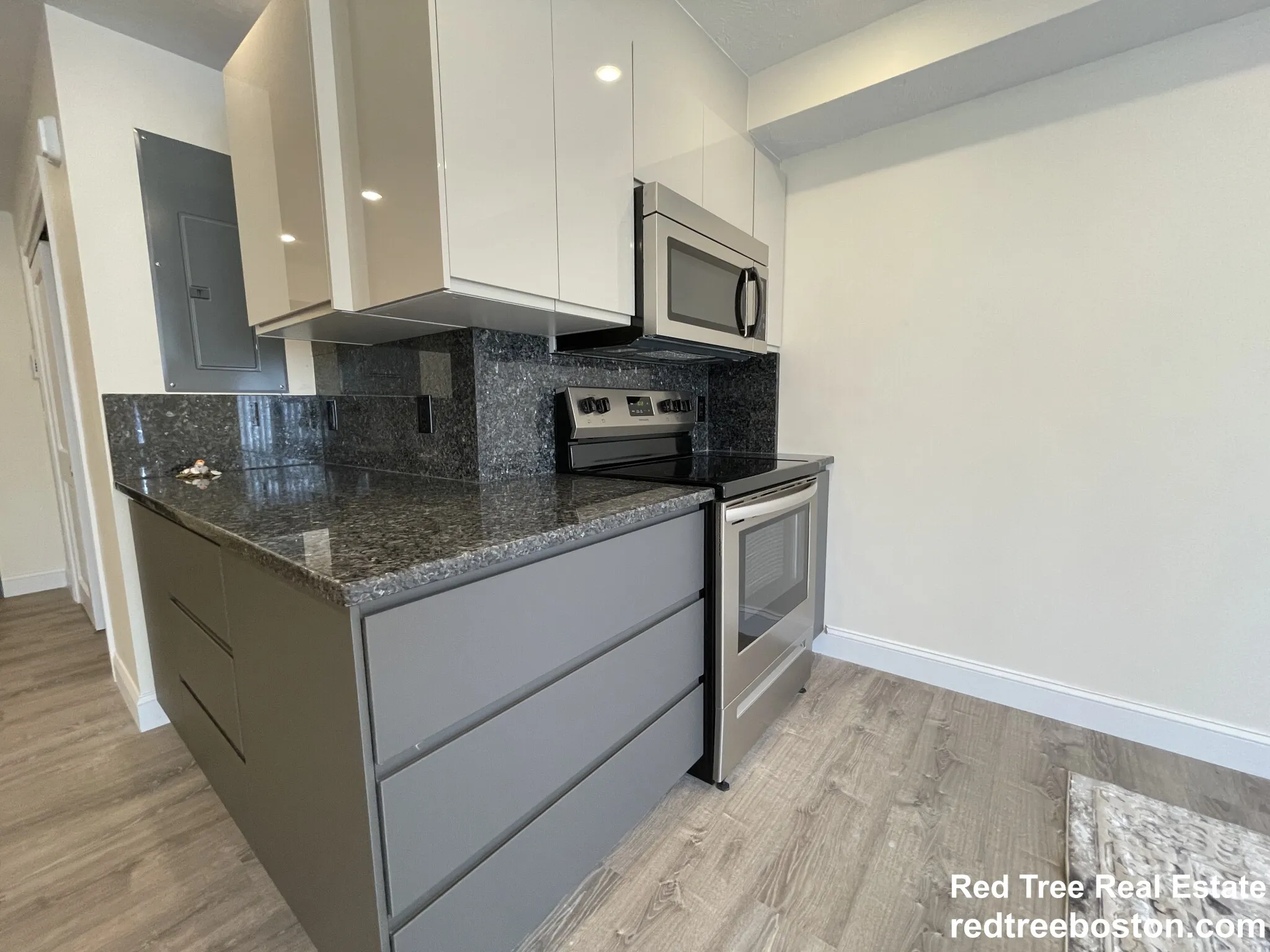 Studio bed, 1 bath apartment for rent at 1028 Commonwealth Ave Unit 206, North Brookline — photo 3 of 19