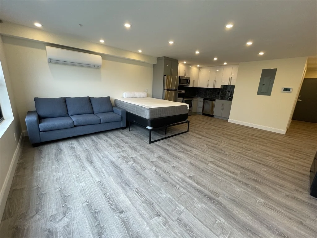 Studio bed, 1 bath apartment for rent at 1028 Commonwealth Ave Unit 305, Coolidge Corner — photo 3 of 12