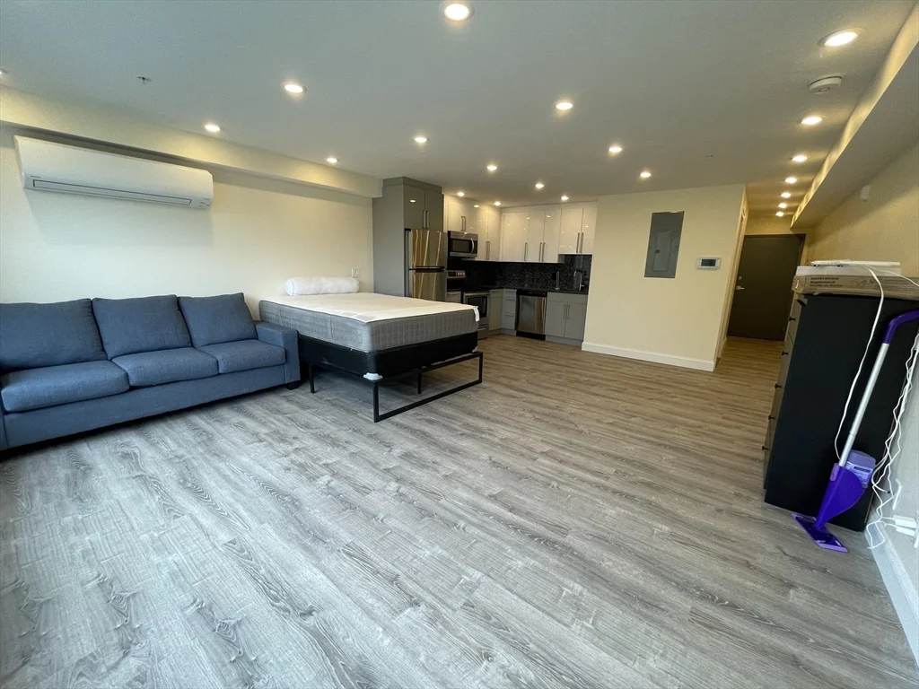 Studio bed, 1 bath apartment for rent at 1028 Commonwealth Ave Unit 305, Coolidge Corner — photo 5 of 12