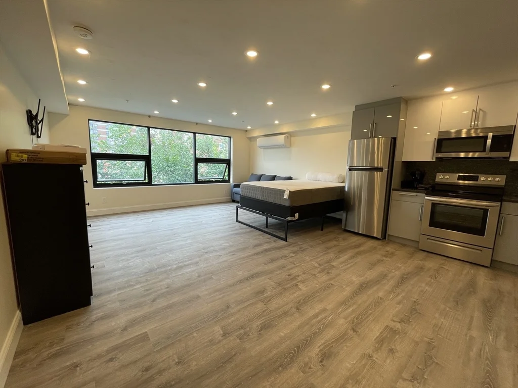 Studio bed, 1 bath apartment for rent at 1028 Commonwealth Ave Unit 305, Coolidge Corner
