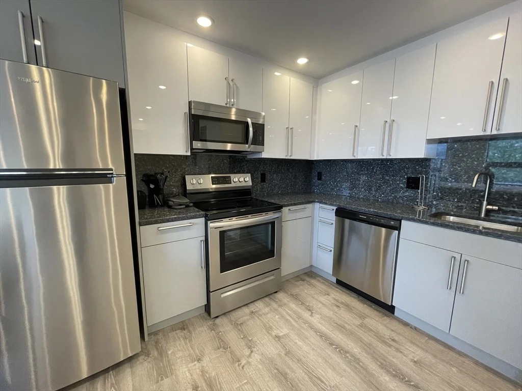 Studio bed, 1 bath apartment for rent at 1028 Commonwealth Ave Unit 305, Coolidge Corner — photo 6 of 12