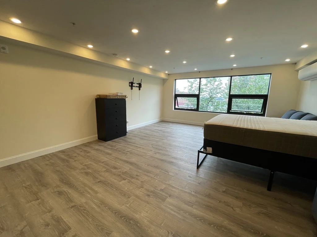 Studio bed, 1 bath apartment for rent at 1028 Commonwealth Ave Unit 305, Coolidge Corner — photo 2 of 12