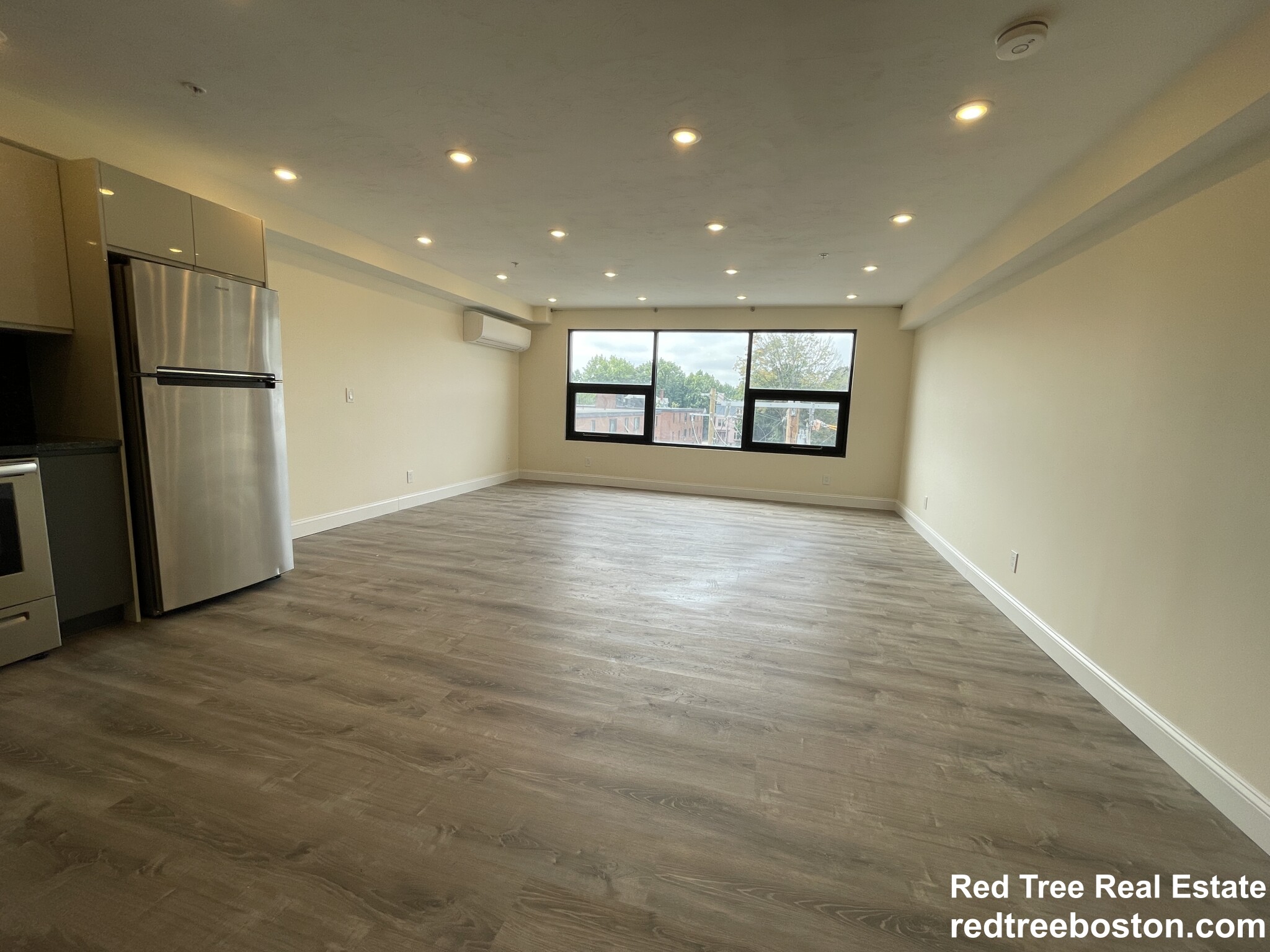 Studio bed, 1 bath apartment for rent at 1028 Commonwealth Ave Unit 306, Boston — photo 5 of 17