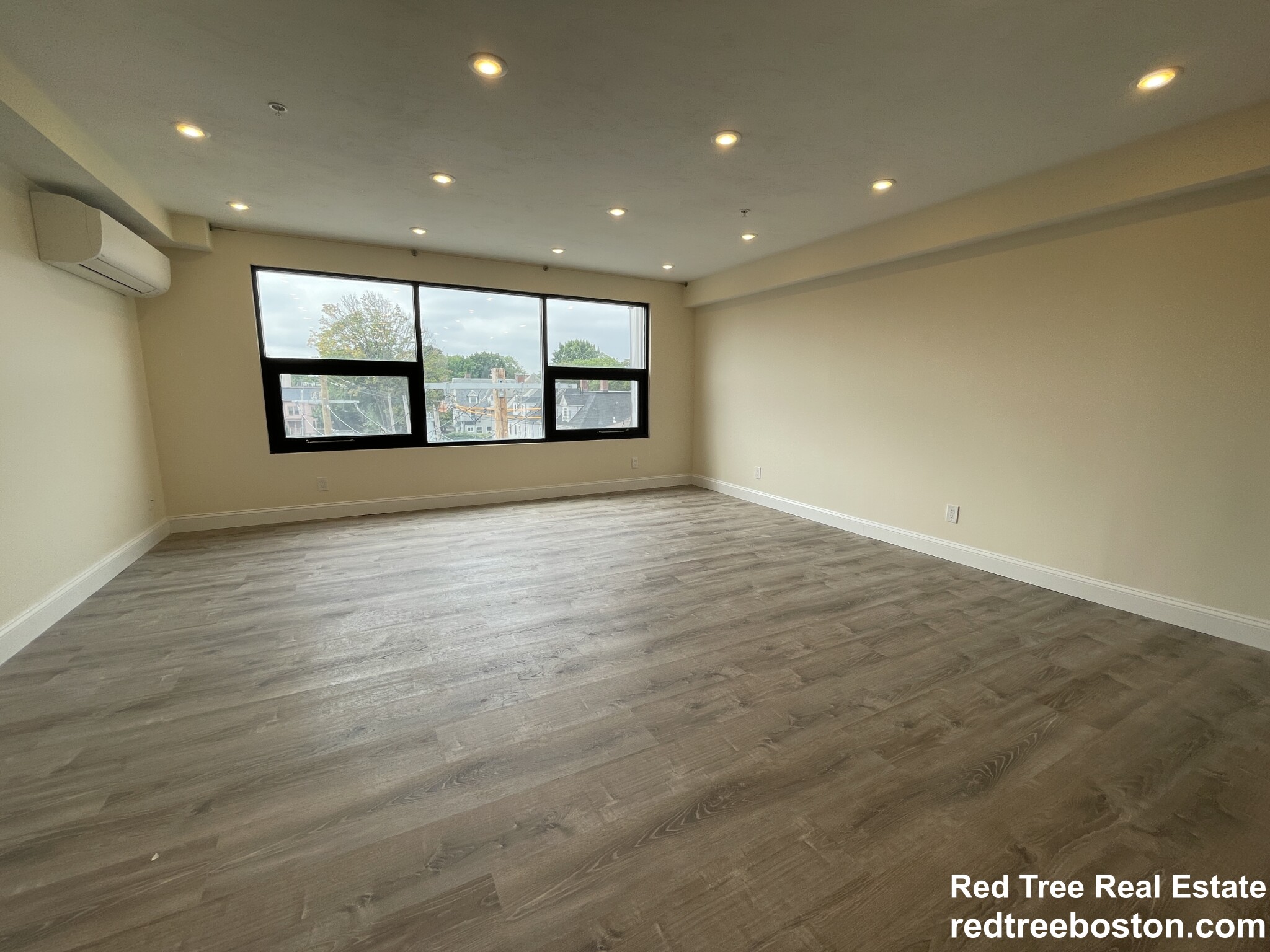 Studio bed, 1 bath apartment for rent at 1028 Commonwealth Ave Unit 306, Boston — photo 6 of 17