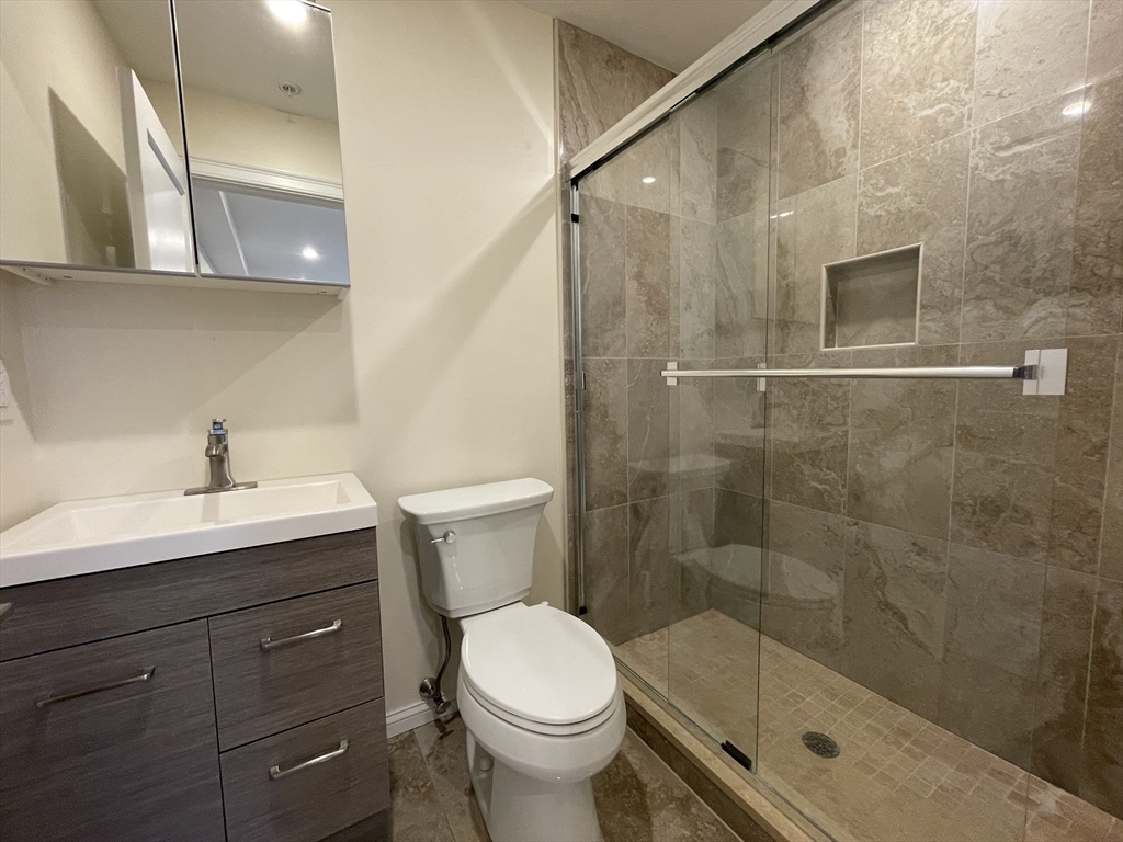 Studio bed, 1 bath apartment for rent at 1028 Commonwealth Ave Unit 402, Boston — photo 9 of 10
