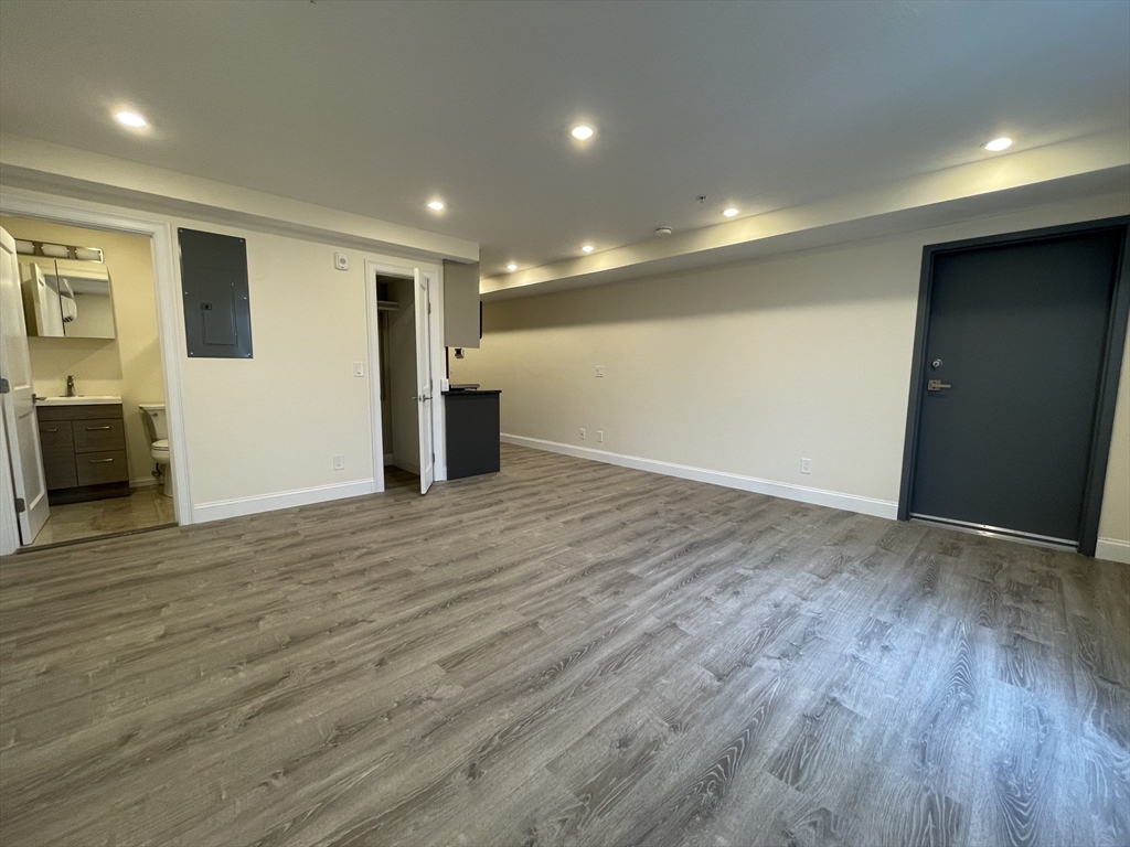 Studio bed, 1 bath apartment for rent at 1028 Commonwealth Ave Unit 402, Boston — photo 10 of 10