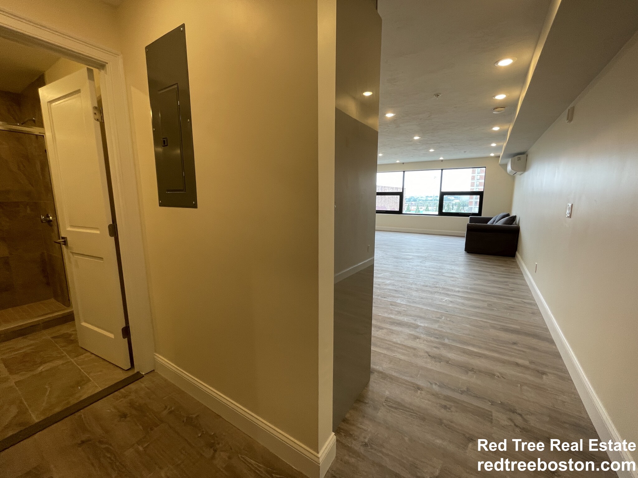 1 bed, 2 bath apartment for rent at 1028 Commonwealth Ave Unit 403, Boston — photo 11 of 26