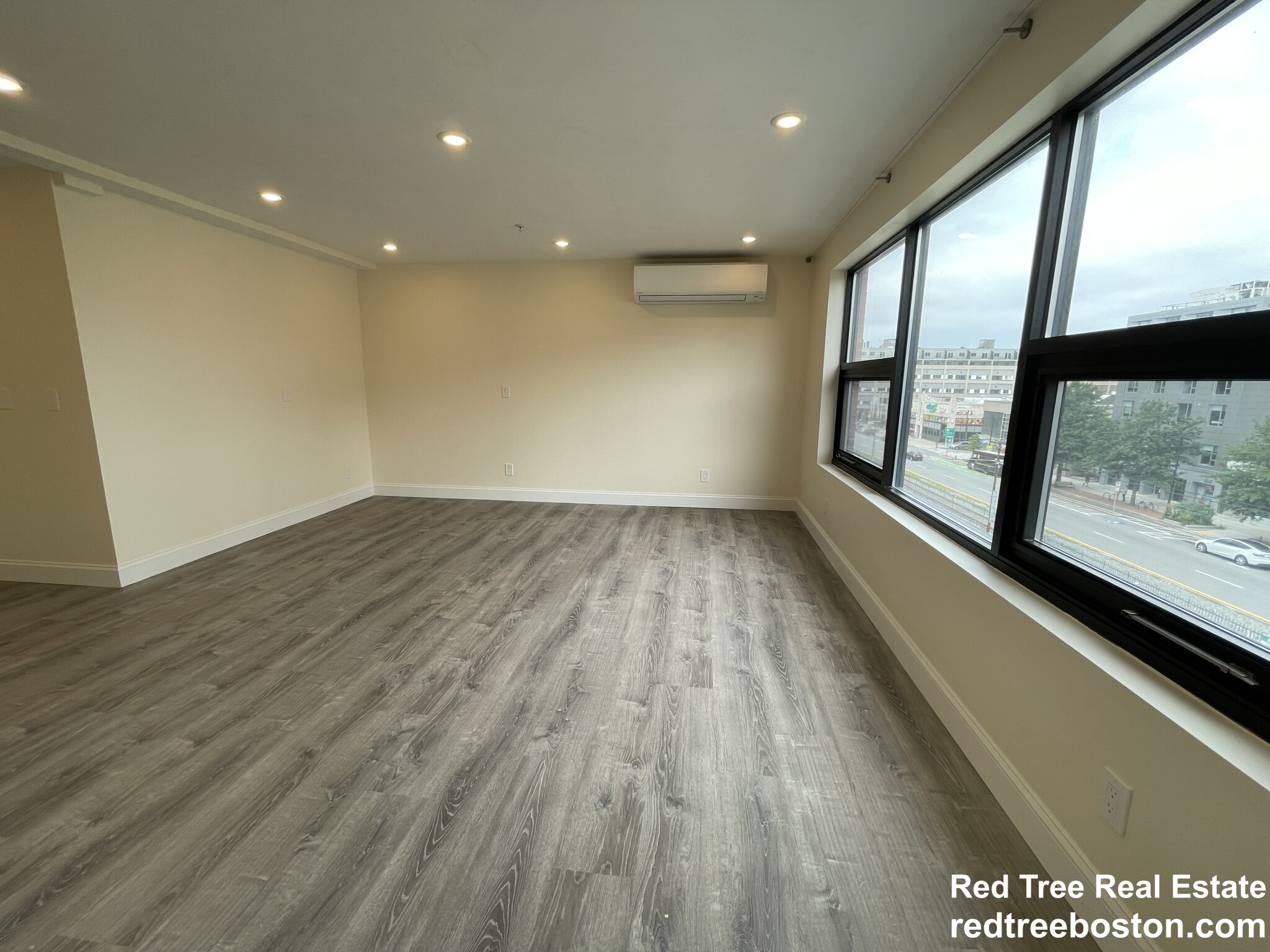 1 bed, 2 bath apartment for rent at 1028 Commonwealth Ave Unit 403, Boston — photo 1 of 26