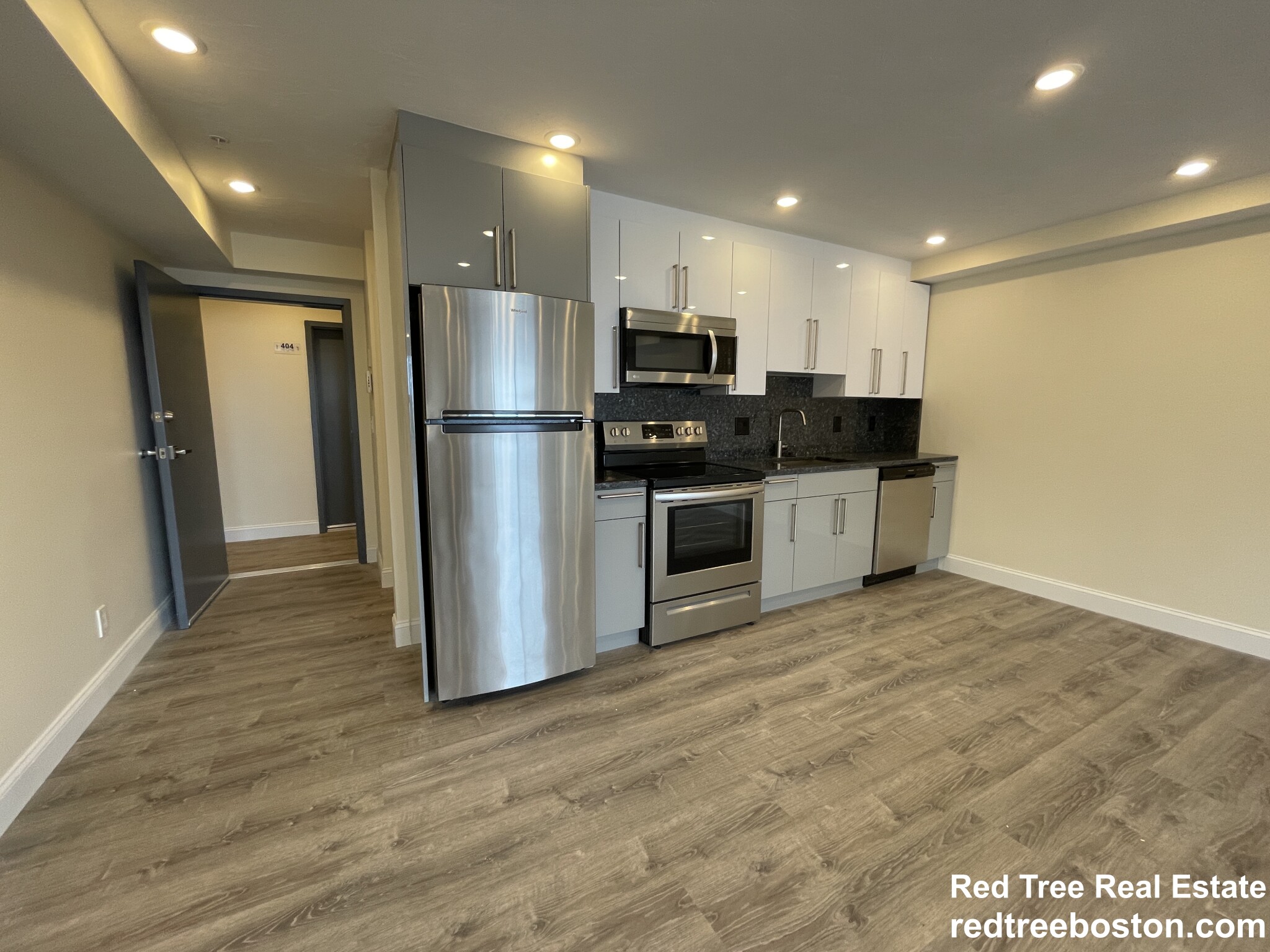 1 bed, 2 bath apartment for rent at 1028 Commonwealth Ave Unit 403, Boston — photo 17 of 26