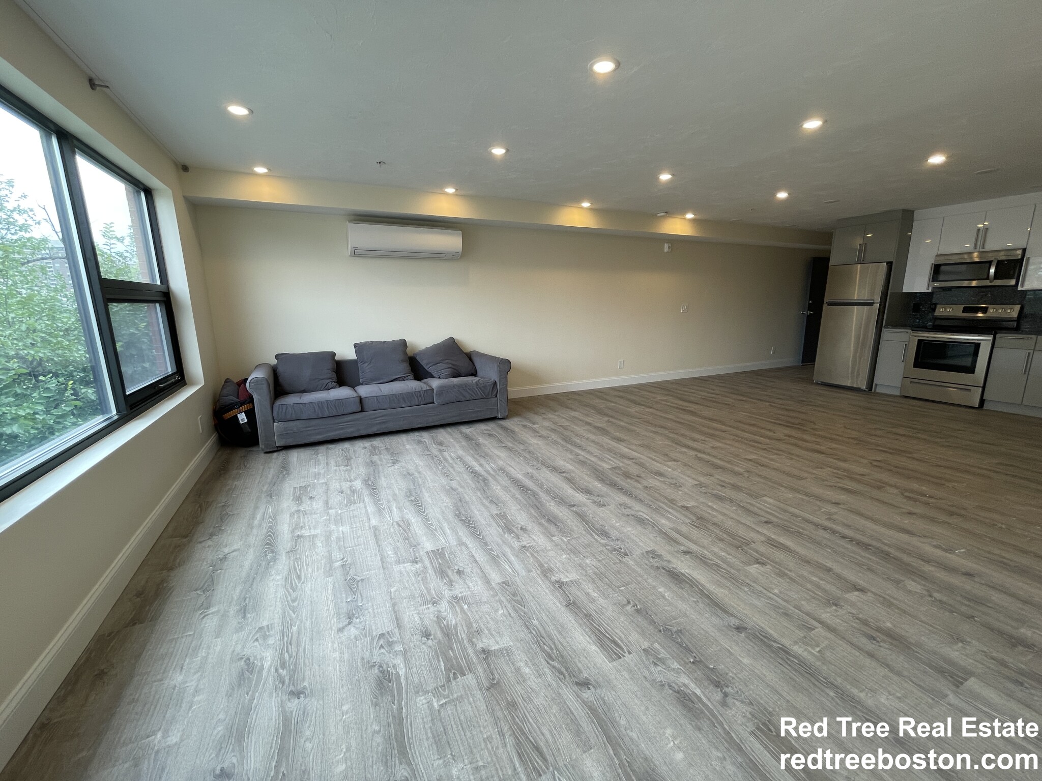 1 bed, 2 bath apartment for rent at 1028 Commonwealth Ave Unit 403, Boston — photo 10 of 26