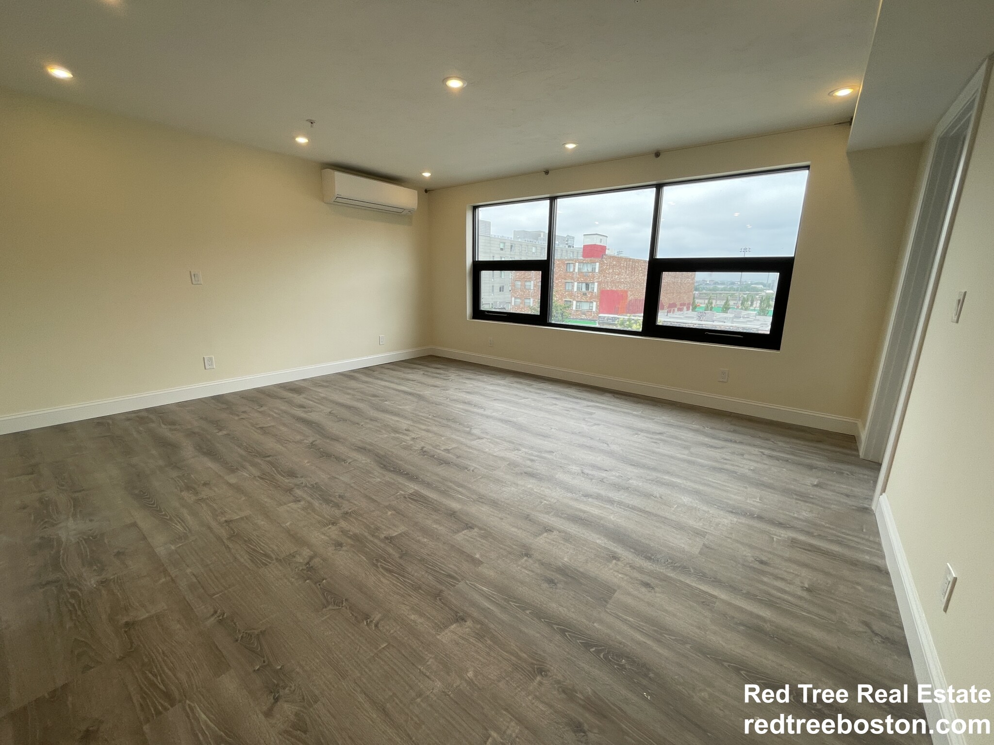 1 bed, 2 bath apartment for rent at 1028 Commonwealth Ave Unit 403, Boston — photo 8 of 26