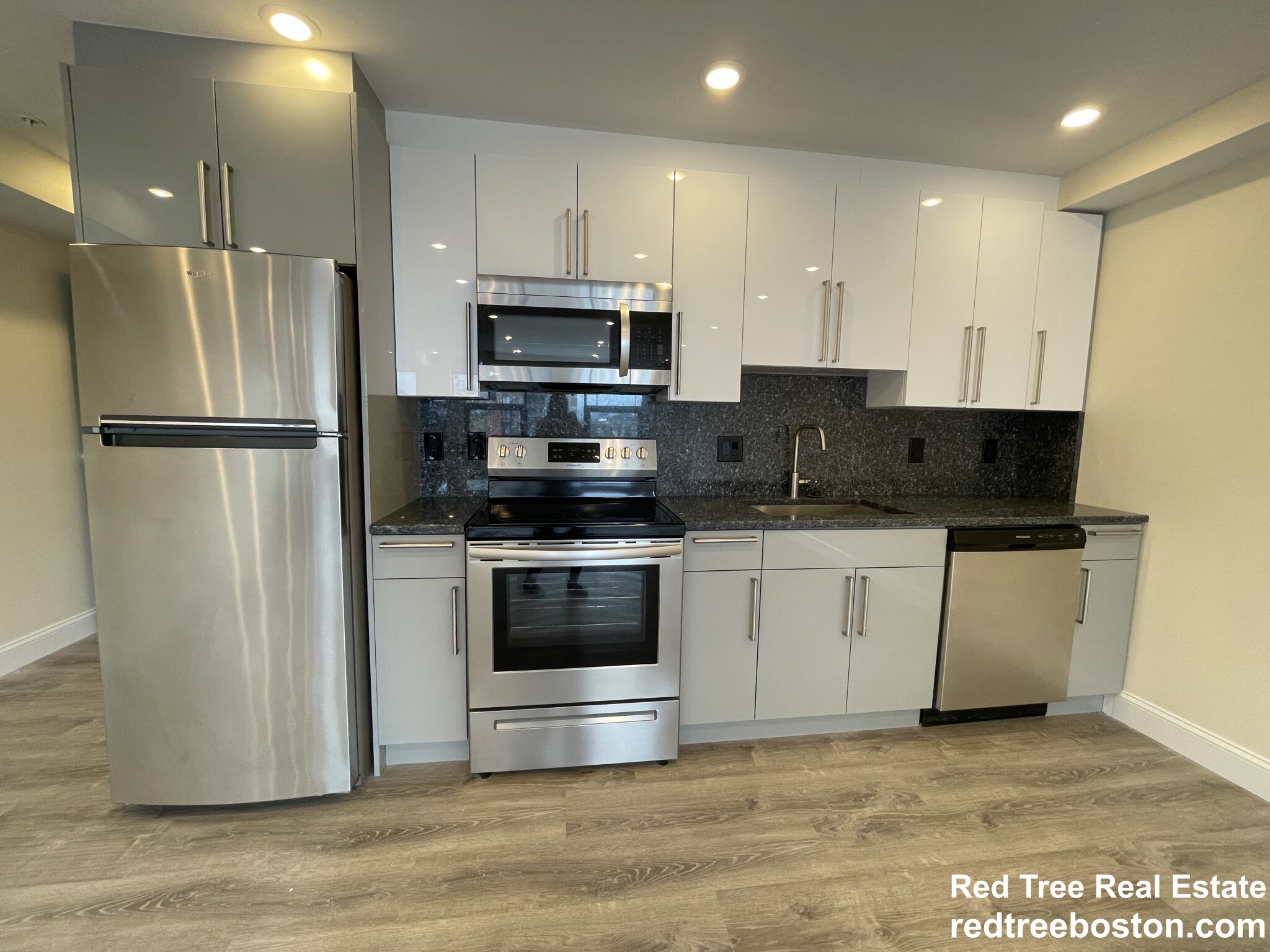 1 bed, 2 bath apartment for rent at 1028 Commonwealth Ave Unit 403, Boston — photo 18 of 26