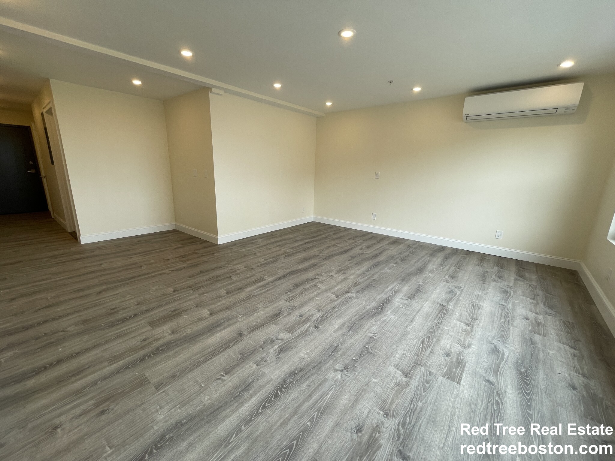 1 bed, 2 bath apartment for rent at 1028 Commonwealth Ave Unit 403, Boston — photo 3 of 26