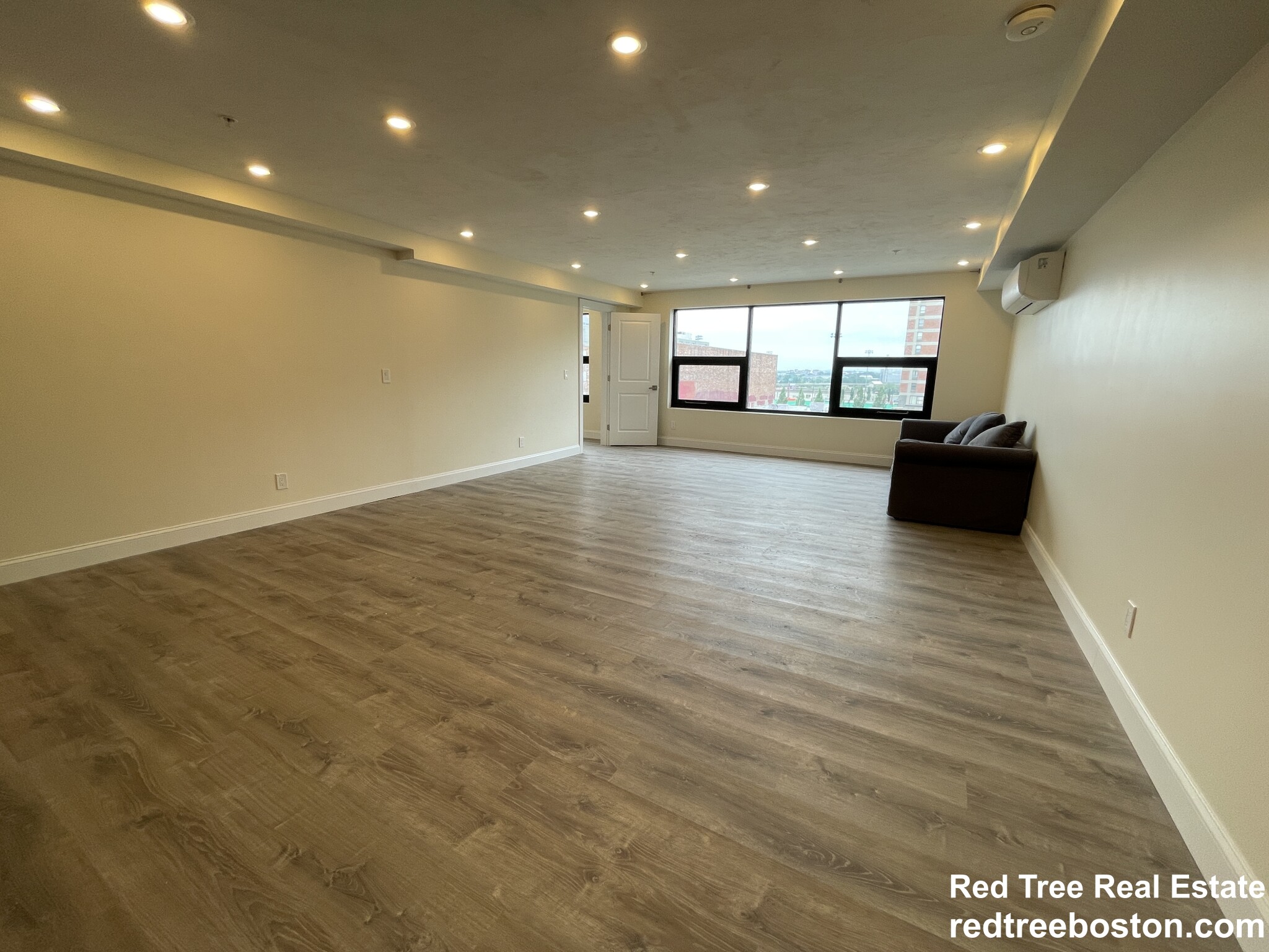 1 bed, 2 bath apartment for rent at 1028 Commonwealth Ave Unit 403, Boston — photo 16 of 26
