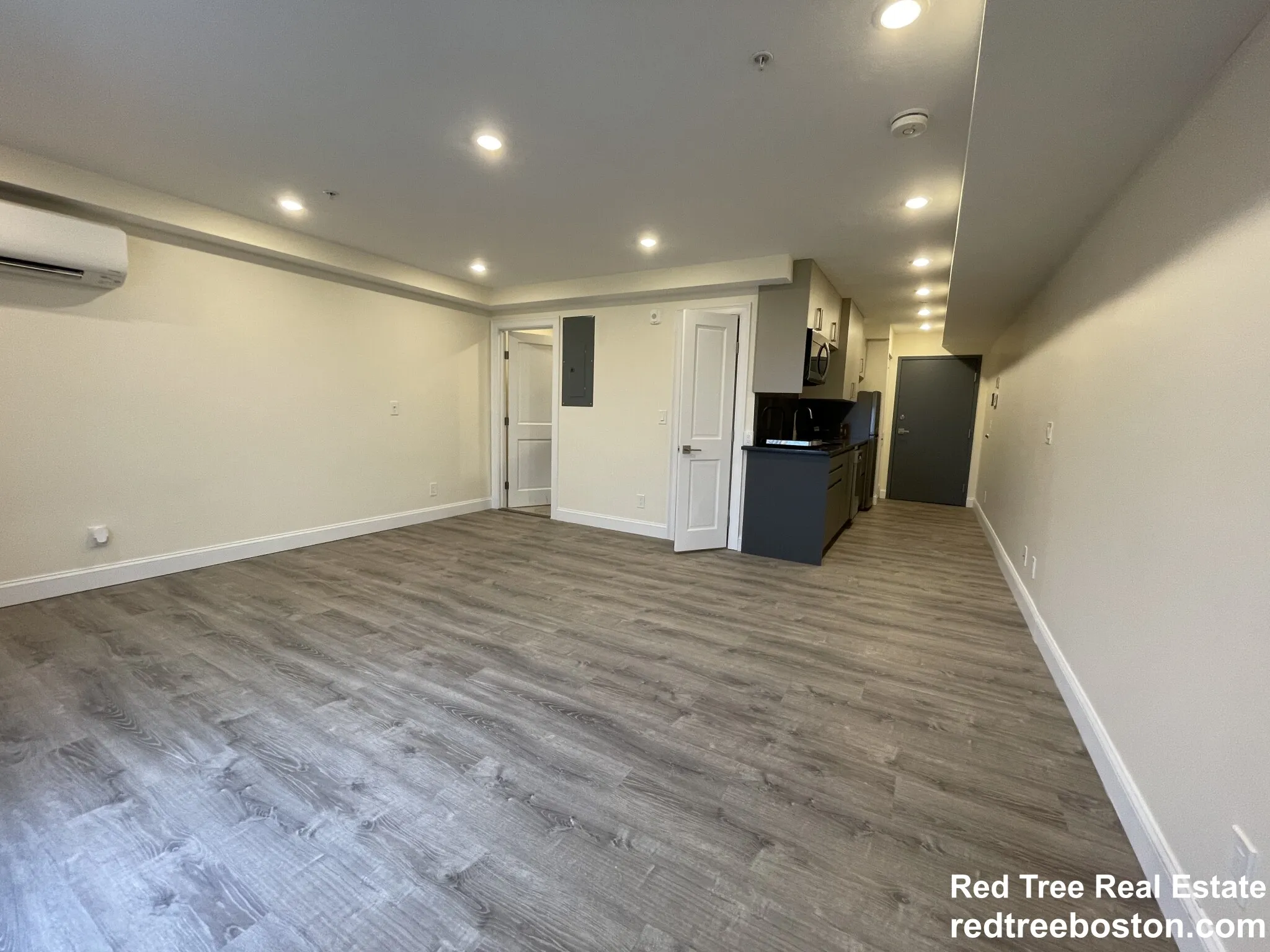 Studio bed, 1 bath apartment for rent at 1028 Commonwealth Ave Unit 404, North Brookline — photo 1 of 28