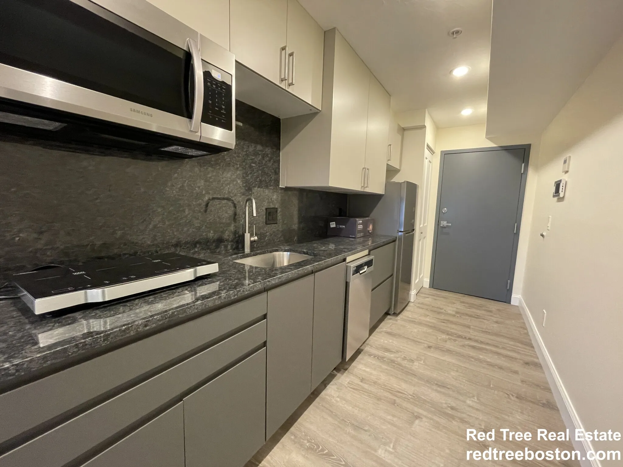 Studio bed, 1 bath apartment for rent at 1028 Commonwealth Ave Unit 404, North Brookline — photo 4 of 28