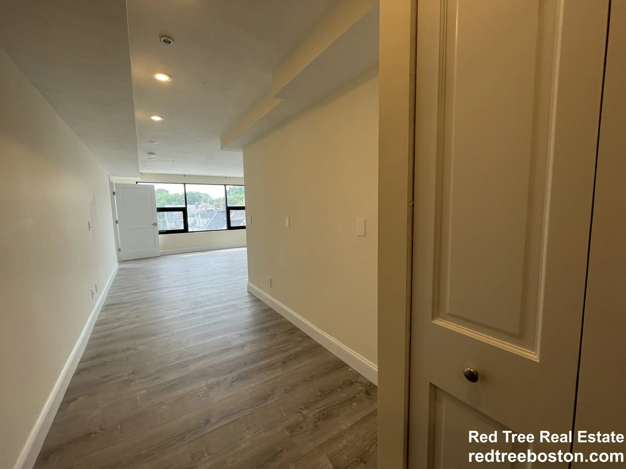 Studio bed, 1 bath apartment for rent at 1028 Commonwealth Ave Unit 404, North Brookline — photo 14 of 28