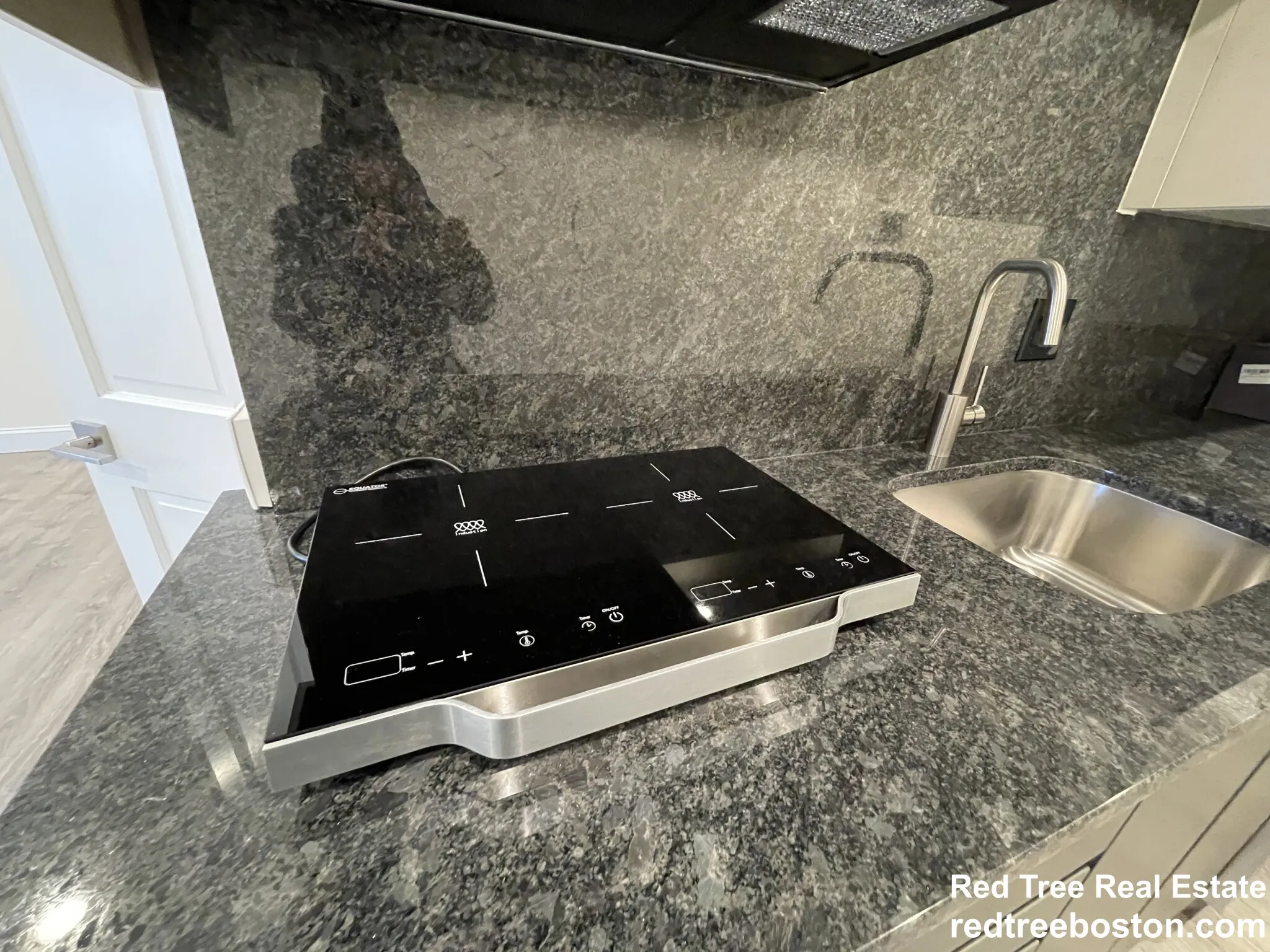 Studio bed, 1 bath apartment for rent at 1028 Commonwealth Ave Unit 404, North Brookline — photo 5 of 28