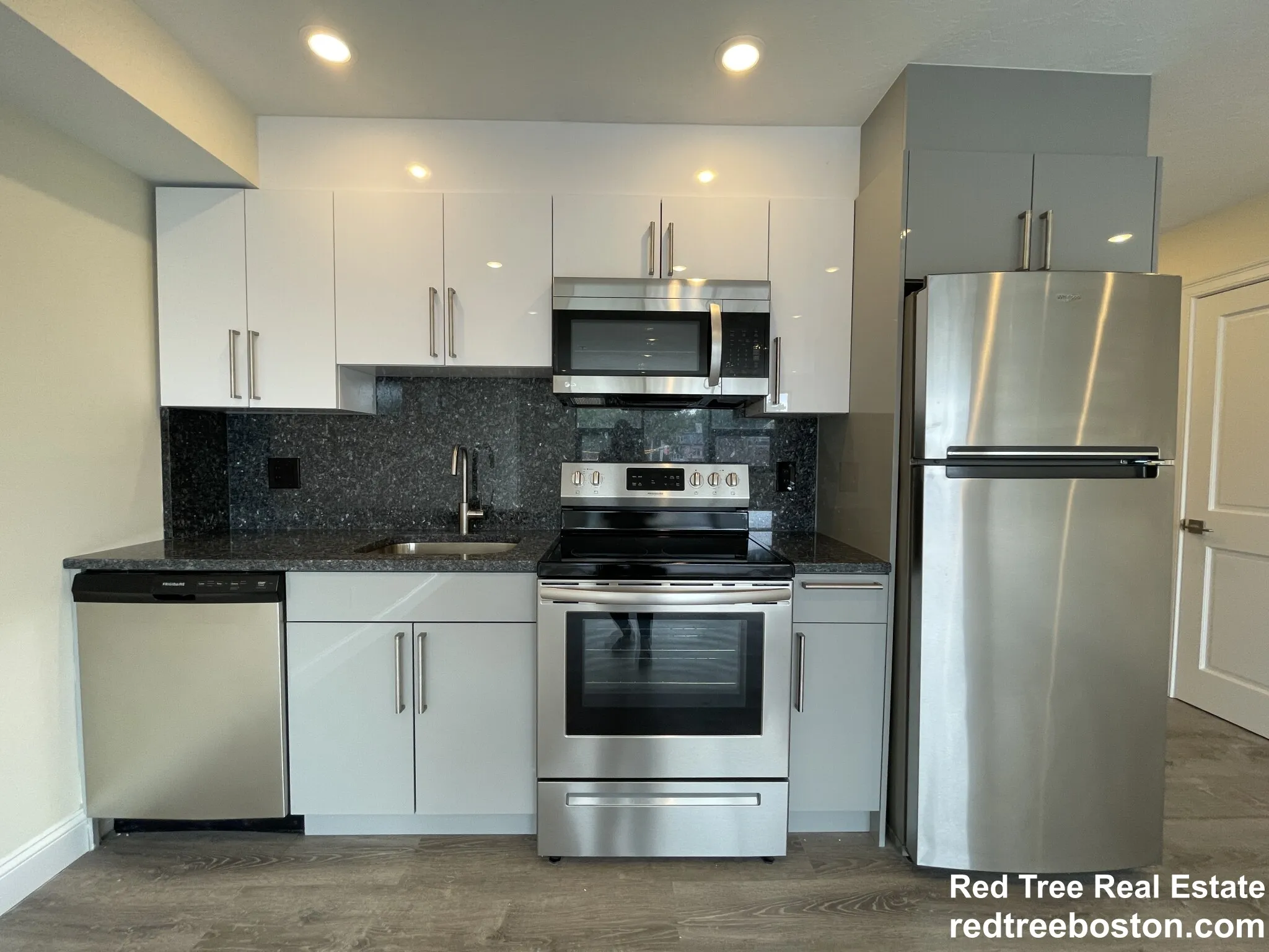 Studio bed, 1 bath apartment for rent at 1028 Commonwealth Ave Unit 404, North Brookline — photo 8 of 28