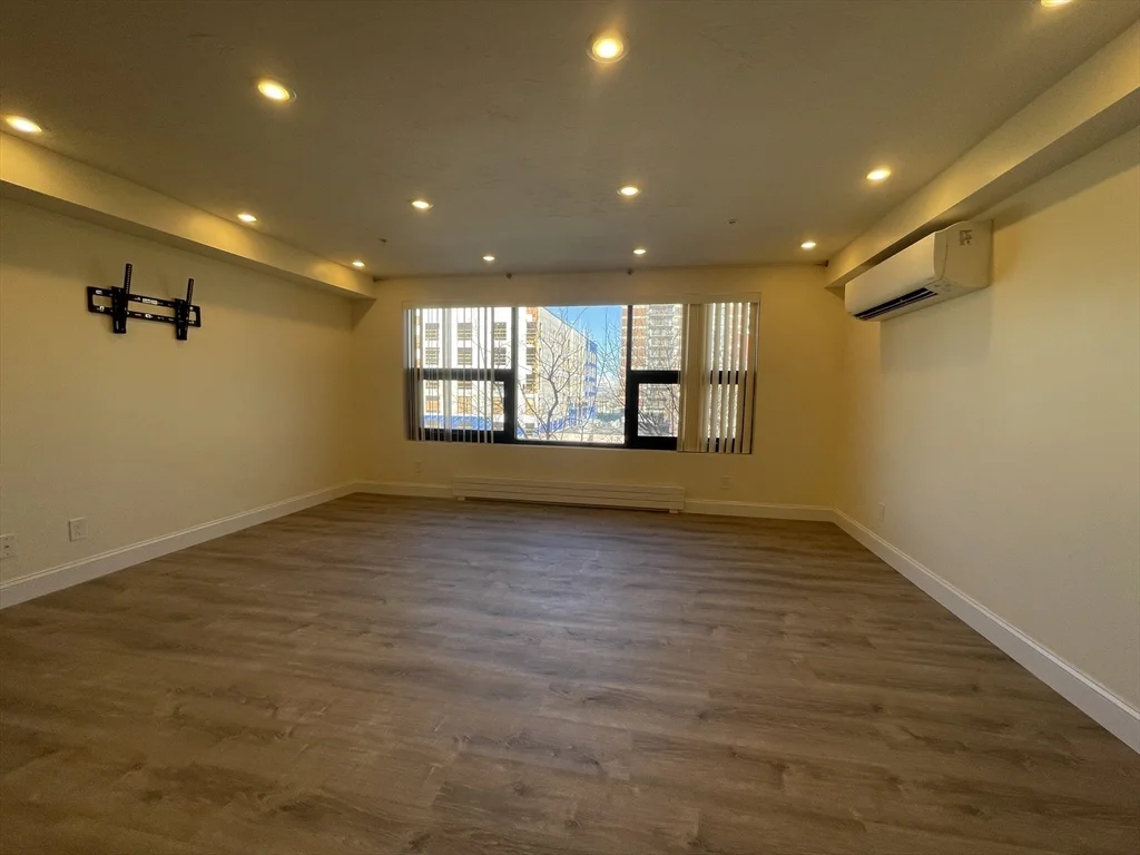 Studio bed, 1 bath apartment for rent at 1028 Commonwealth Ave Unit 405, Coolidge Corner — photo 4 of 8