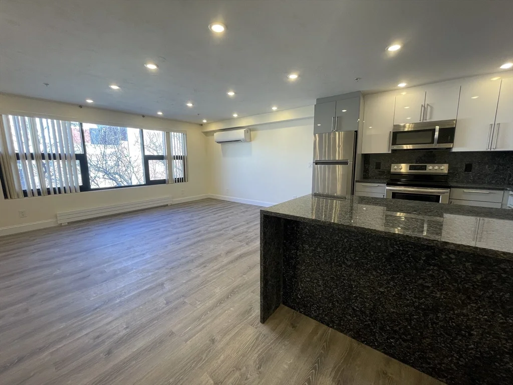 Studio bed, 1 bath apartment for rent at 1028 Commonwealth Ave Unit 405, Coolidge Corner — photo 6 of 8