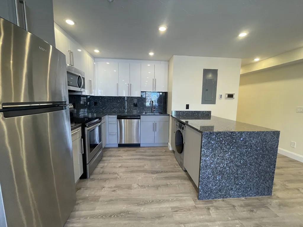 Studio bed, 1 bath apartment for rent at 1028 Commonwealth Ave Unit 405, Coolidge Corner — photo 1 of 8