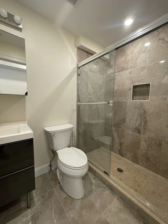 Studio bed, 1 bath apartment for rent at 1028 Commonwealth Ave Unit 405, Coolidge Corner — photo 7 of 8