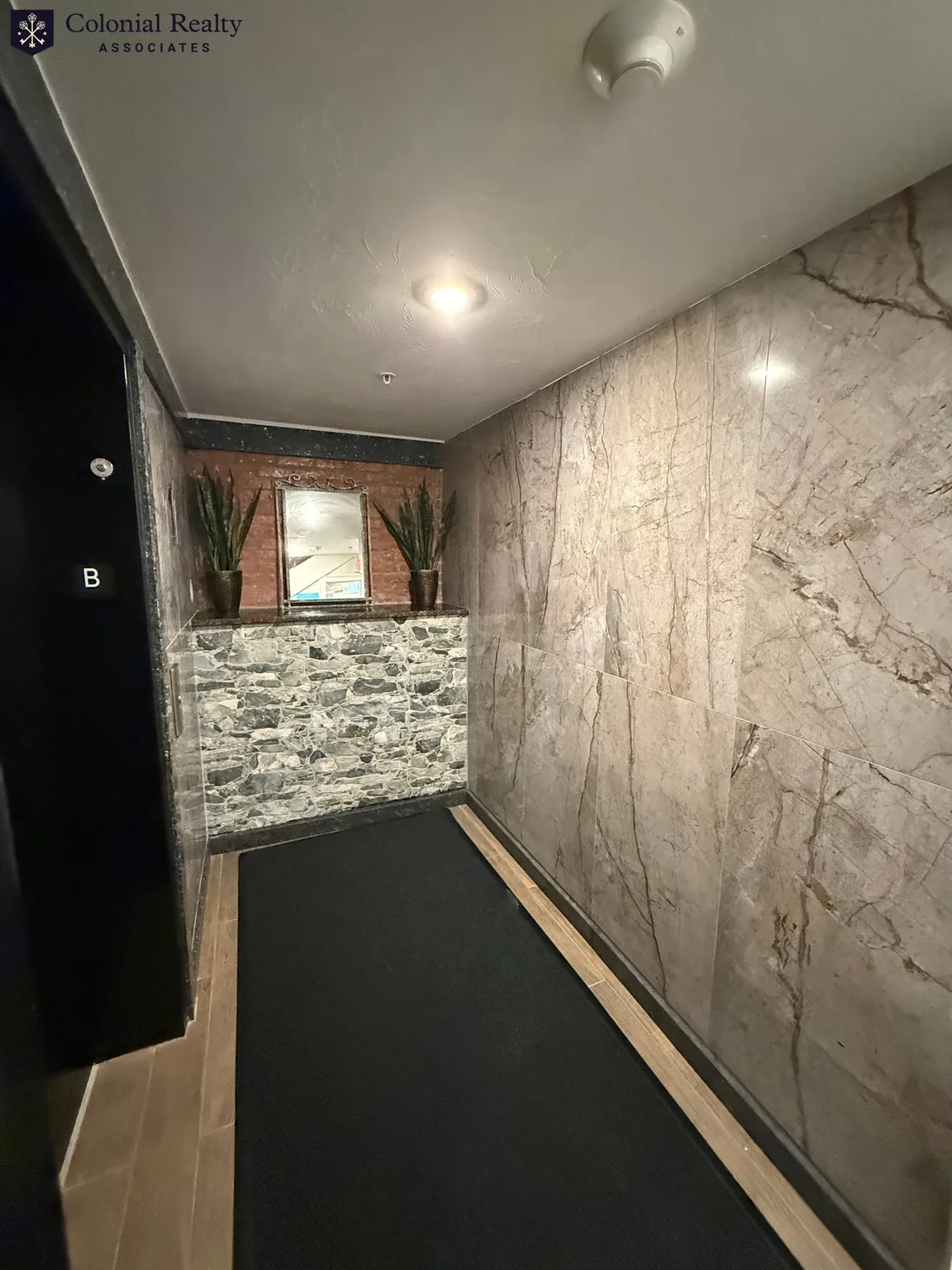 Studio bed, 1 bath apartment for rent at 1028 Commonwealth Ave Unit 406, North Brookline — photo 16 of 17