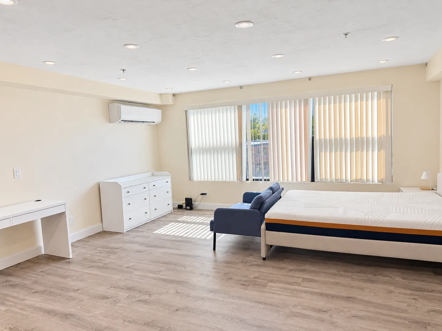 Studio bed, 1 bath apartment for rent at 1028 Commonwealth Ave Unit 406, North Brookline