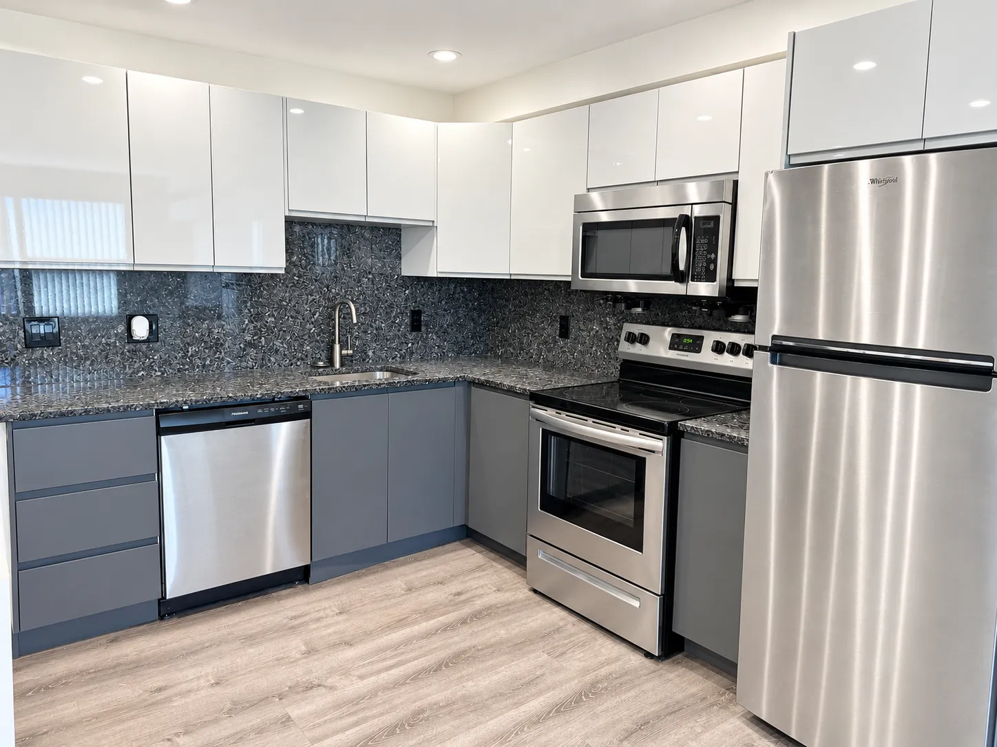 Studio bed, 1 bath apartment for rent at 1028 Commonwealth Ave Unit 406, North Brookline — photo 3 of 17