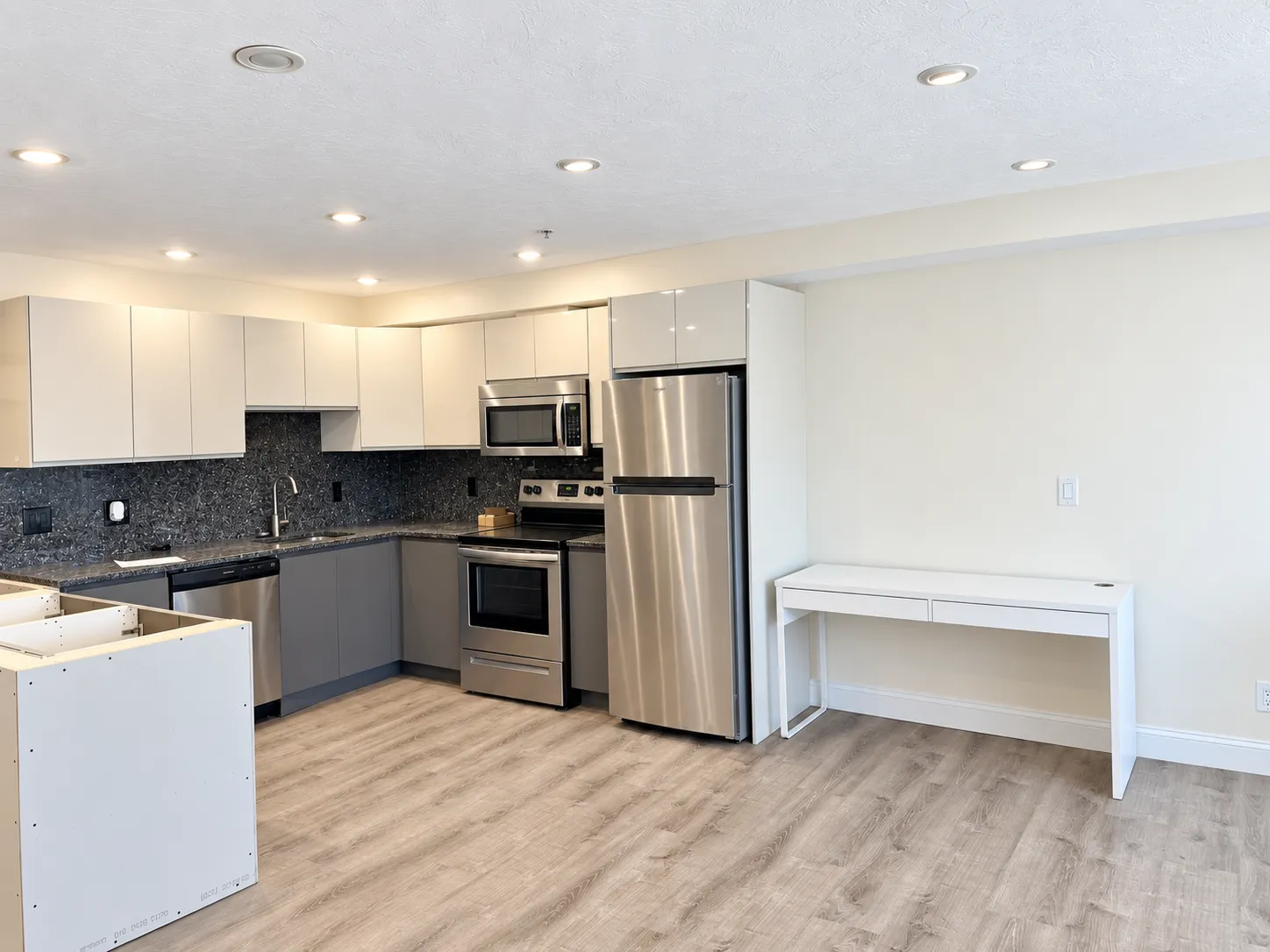 Studio bed, 1 bath apartment for rent at 1028 Commonwealth Ave Unit 406, North Brookline — photo 5 of 17