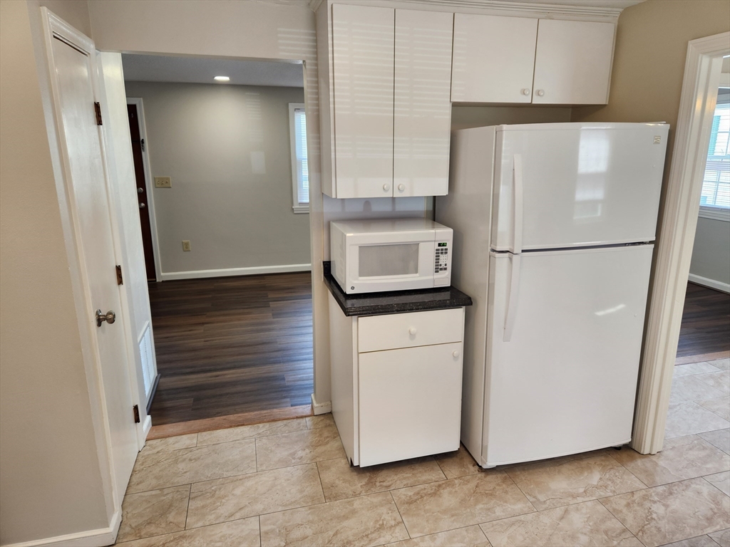 3 bed, 1 bath apartment for rent at 1028 Waverly St Unit 1028, Framingham — photo 6 of 13