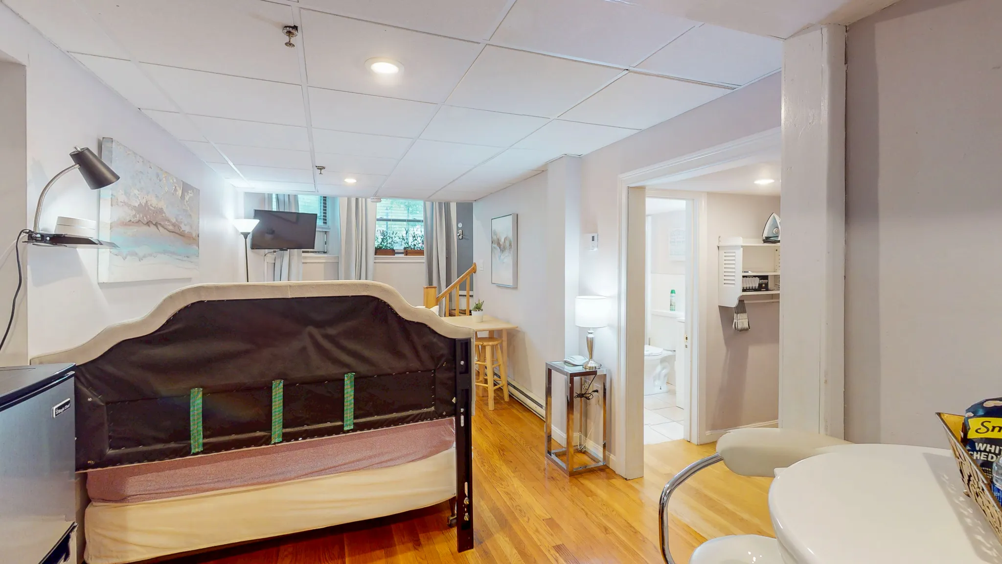 Studio bed, 1 bath apartment for rent at 1029 Beacon St Unit 1, Longwood — photo 5 of 9