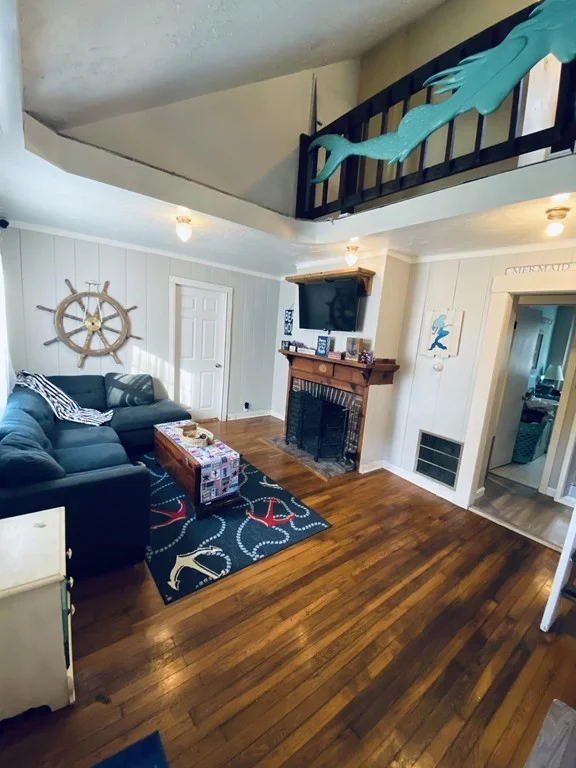 3 bed, 1 bath apartment for rent at 1029 Ocean St, Marshfield — photo 5 of 13