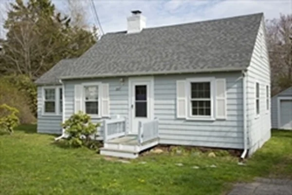 3 bed, 1 bath apartment for rent at 1029 Ocean St, Marshfield — photo 1 of 13