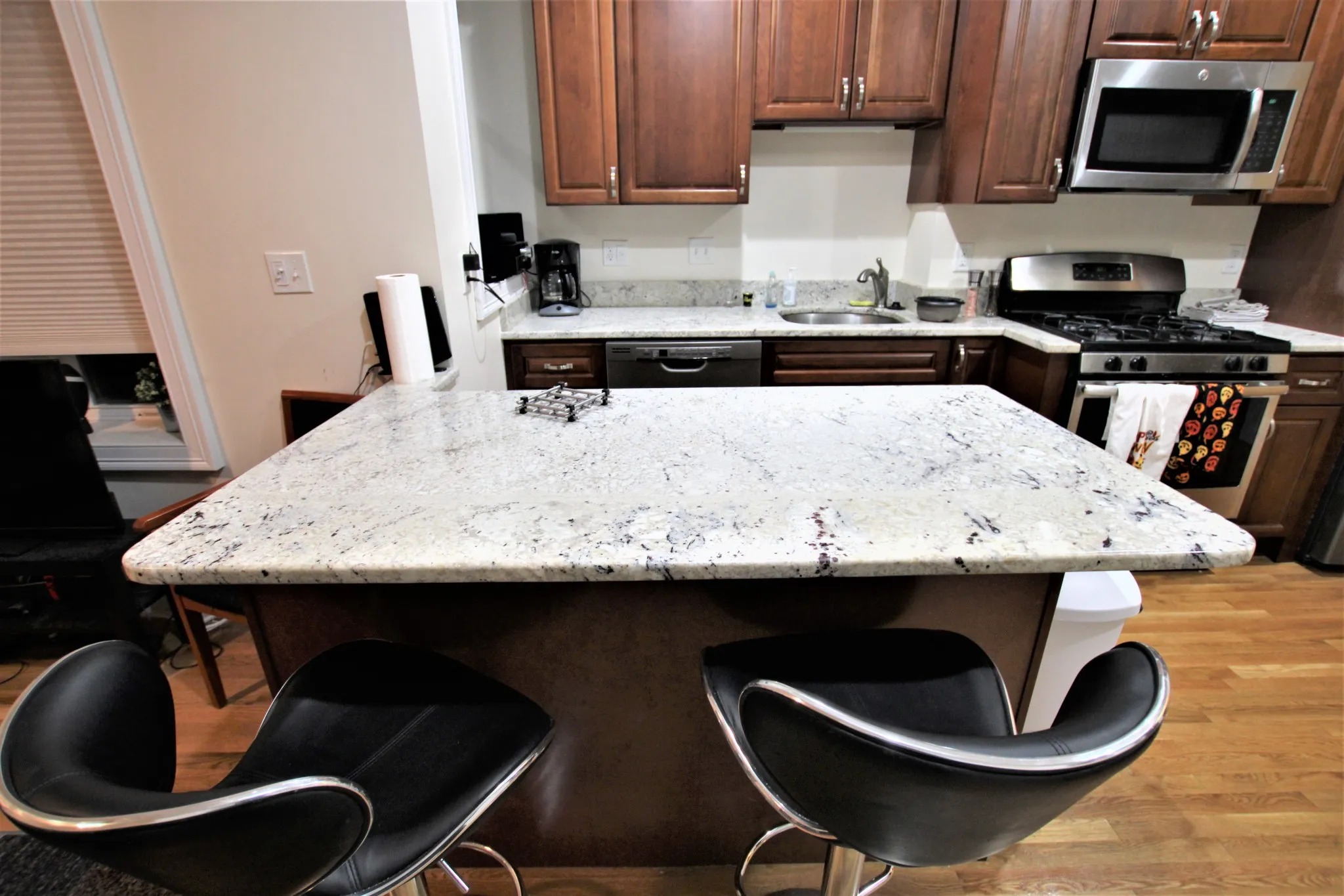 2 bed, 1 bath apartment for rent at 1029 Tremont St Unit 2, Roxbury — photo 4 of 12