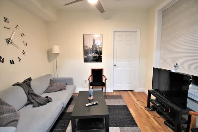 3 bed, 1 bath apartment for rent at 1029 Tremont St Unit 3, Roxbury — photo 3 of 4