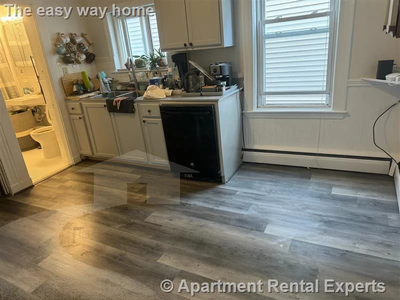 1 bed, 1 bath apartment for rent at 103 Arlington St Unit 2, Cambridge Line