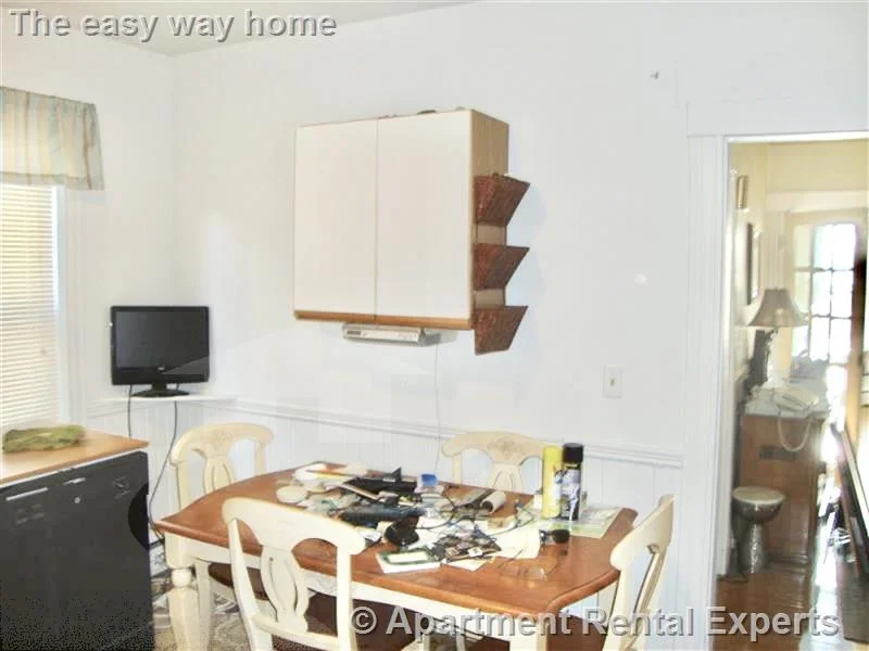 1 bed, 1 bath apartment for rent at 103 Arlington St Unit 2, Cambridge Line — photo 3 of 6