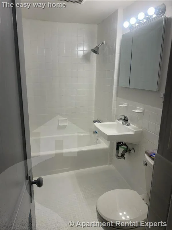 1 bed, 1 bath apartment for rent at 103 Arlington St Unit 2, Cambridge Line — photo 5 of 6