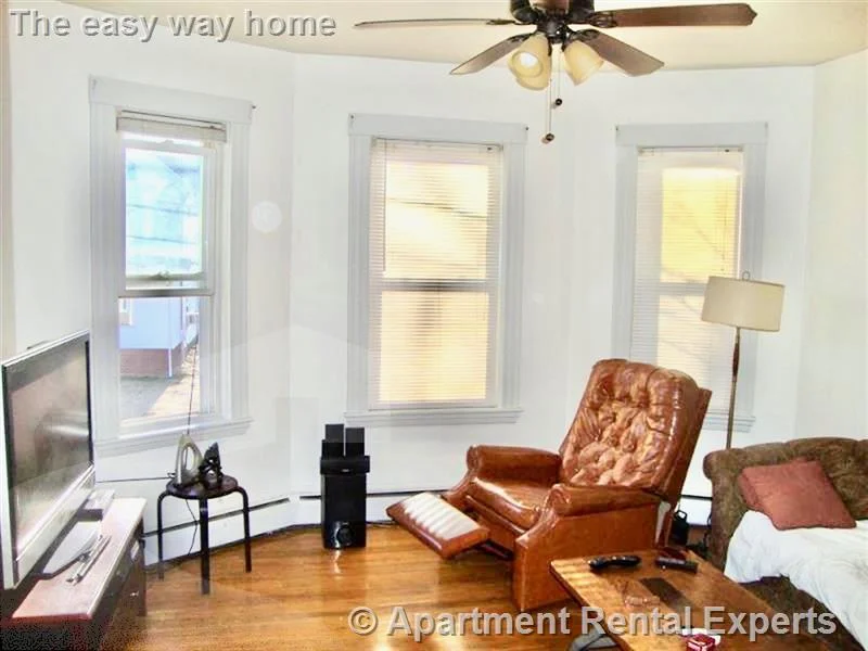 1 bed, 1 bath apartment for rent at 103 Arlington St Unit 2, Cambridge Line — photo 4 of 6