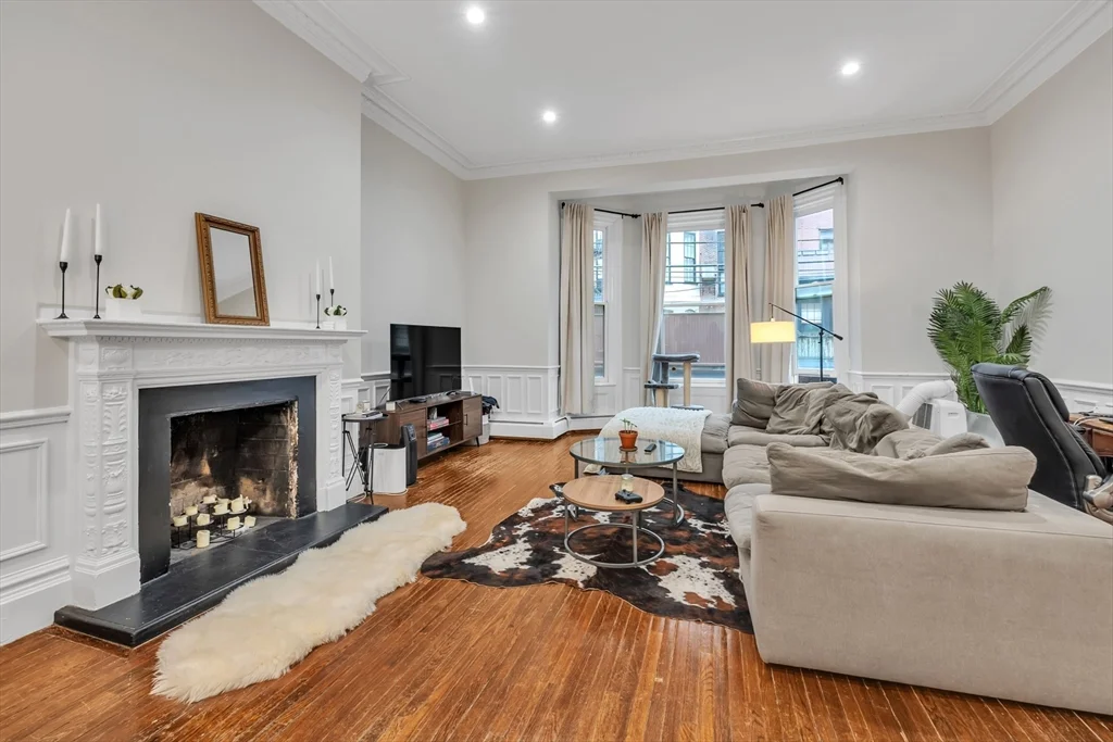 1 bed, 1.5 bath apartment for rent at 103 Beacon St Unit 2, Back Bay — photo 4 of 27