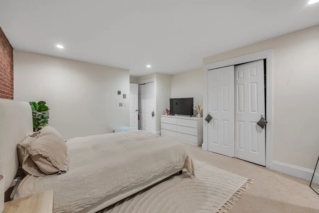 1 bed, 1.5 bath apartment for rent at 103 Beacon St Unit 2, Back Bay — photo 25 of 27