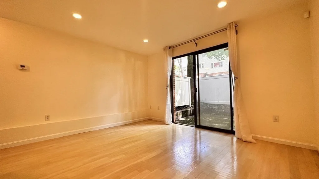 3 bed, 2 bath apartment for rent at 103 Beaconsfield Unit 103, Beaconsfield — photo 11 of 17