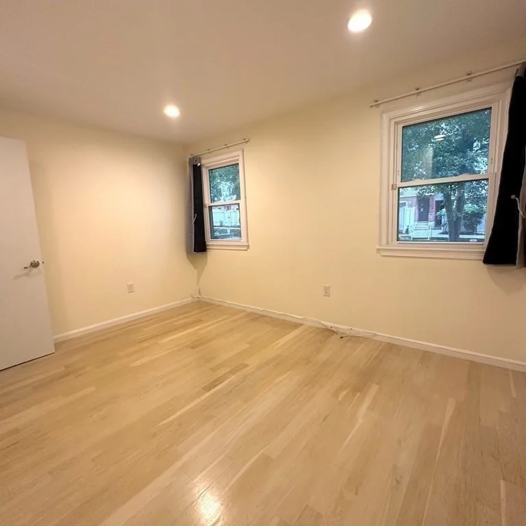 3 bed, 2 bath apartment for rent at 103 Beaconsfield Unit 103, Beaconsfield — photo 8 of 17